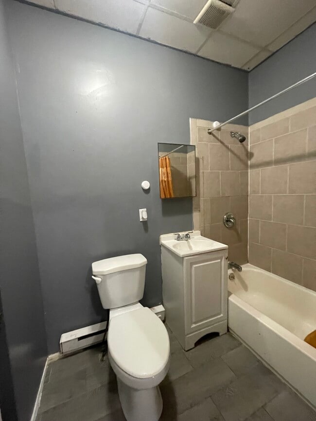 Building Photo - 827 S 14th St