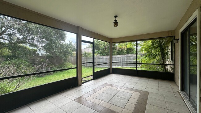 Building Photo - 487 Carrigan Ave