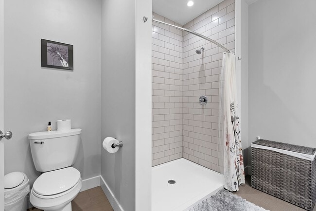 Building Photo - 1015 Riparian Dr