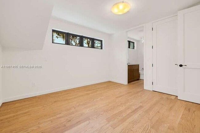 Building Photo - 2330 Overbrook St