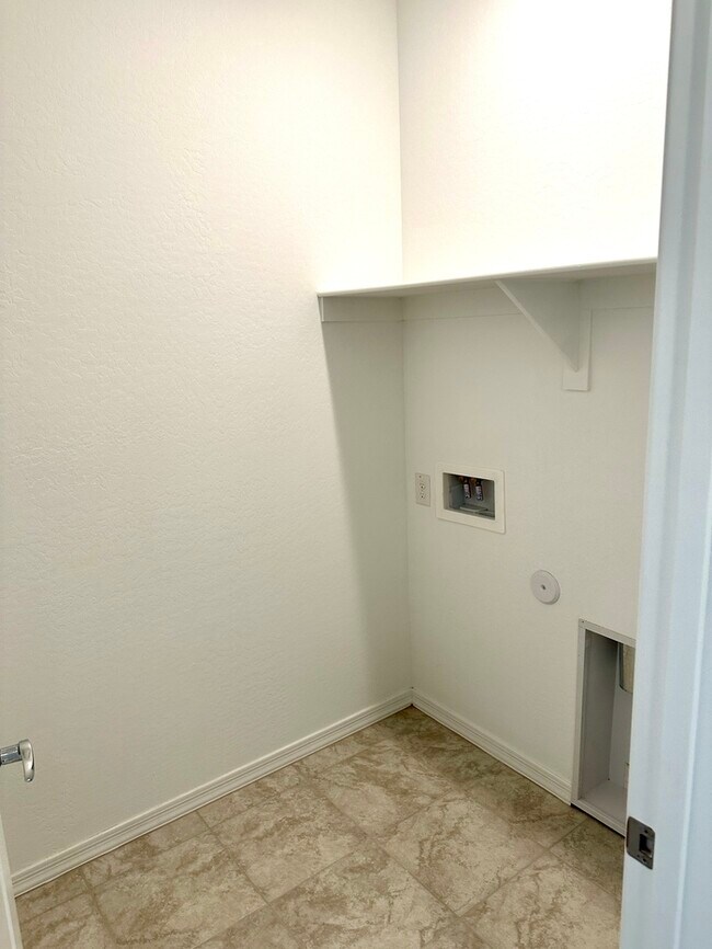 Building Photo - Fantastic 10 month new Taylor Morrison hom...