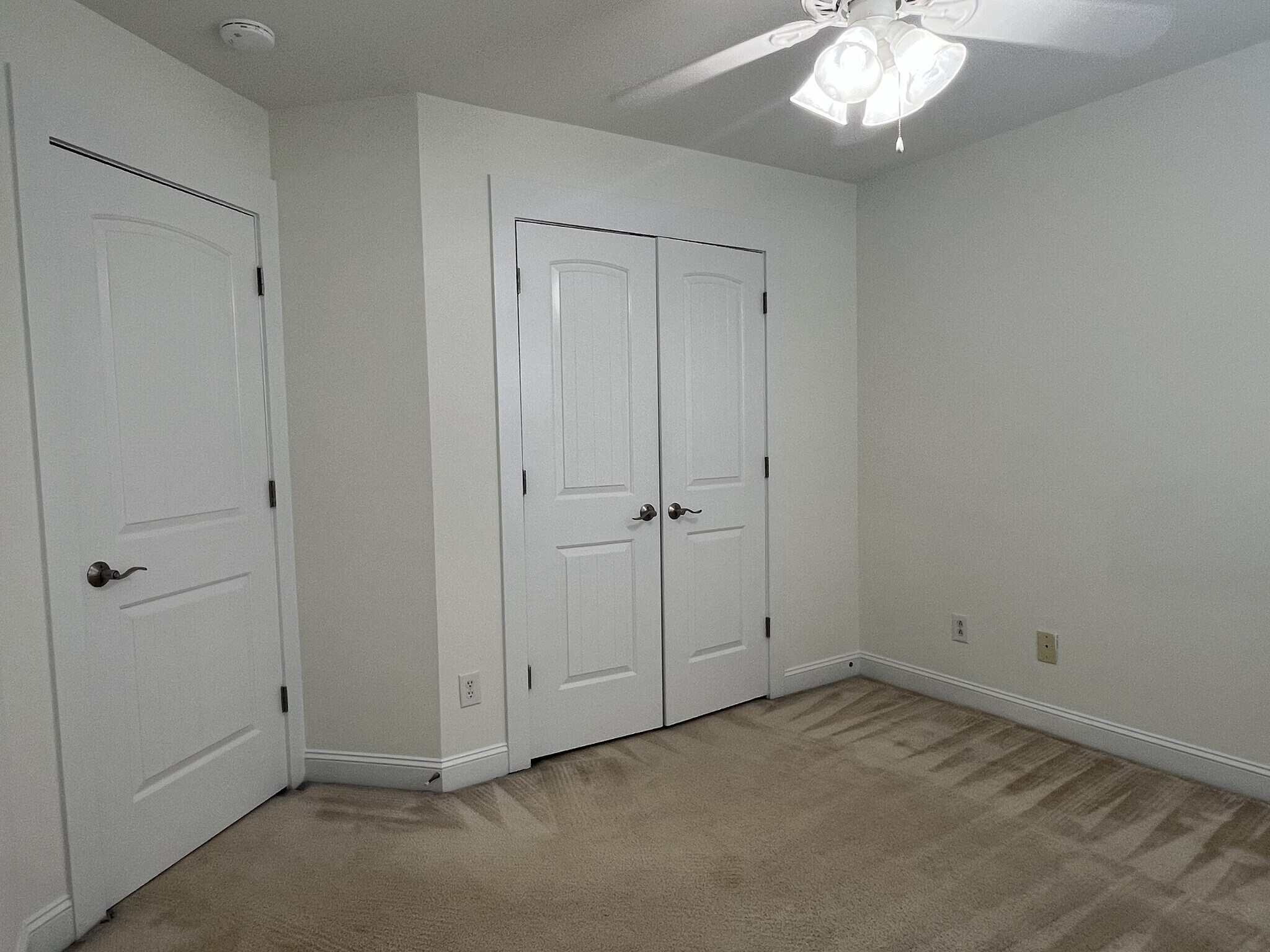 Building Photo - 527 Dubois Ct