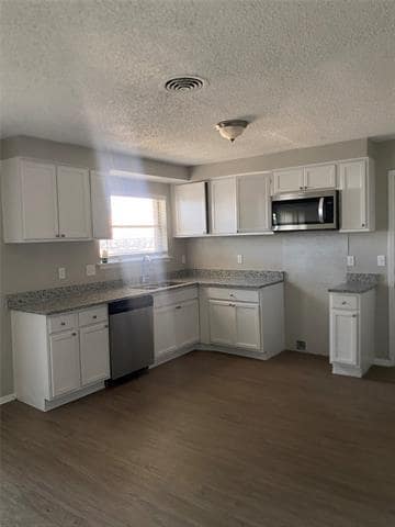 Building Photo - 4927 Eastgate Cir