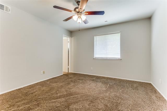 Building Photo - 638 Cranbrook Park