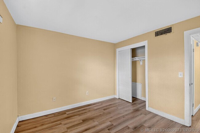 Building Photo - 1505 Crescent Cir