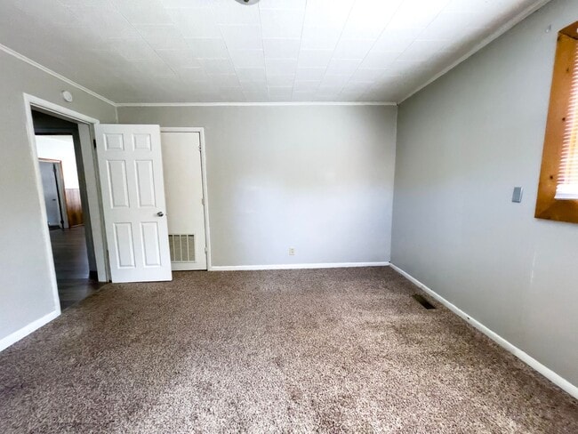 Building Photo - Recently Renovated