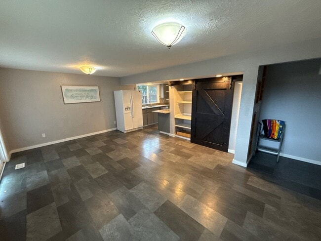 Building Photo - 3677 Carmelle Ct NE