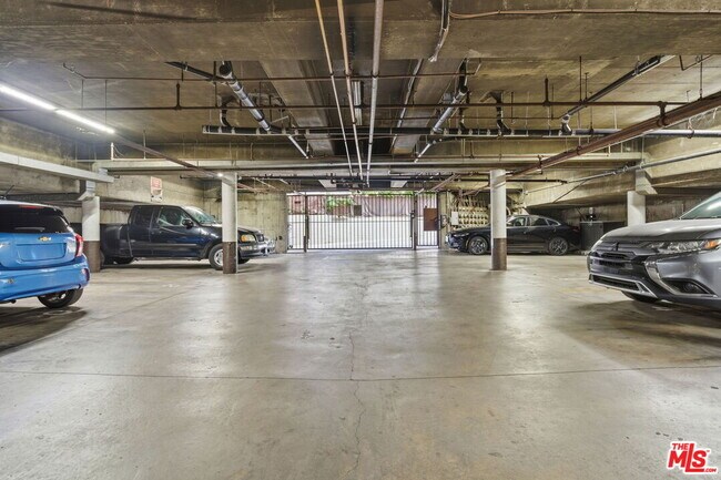 Building Photo - 4100 W 1st St