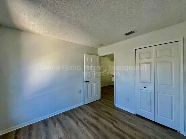 Building Photo - 3032 Bloomsbury Dr