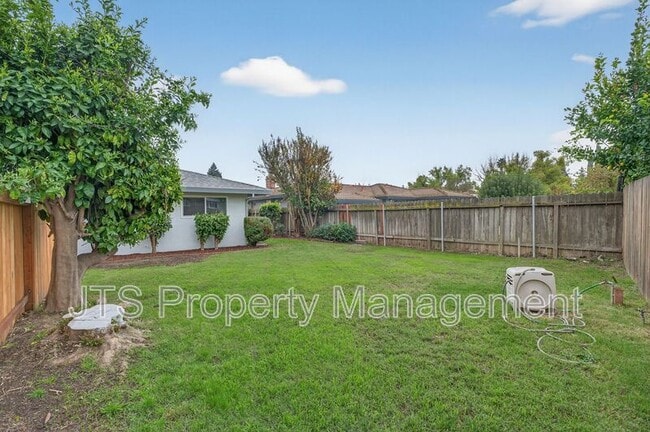 Building Photo - 6120 Westview Way