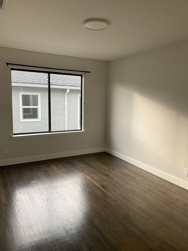 Building Photo - 3907-3909 Nevil