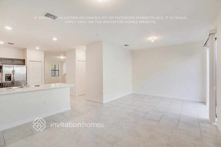 Building Photo - 11461 SW 252nd Ter