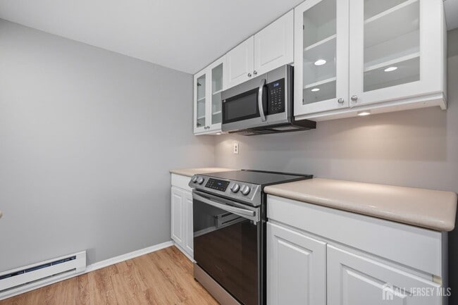 Building Photo - 351A Jutland Dr