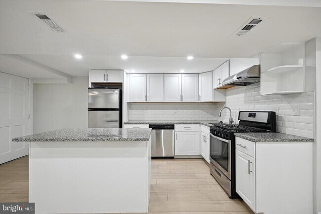 Building Photo - 3016 13th St NW
