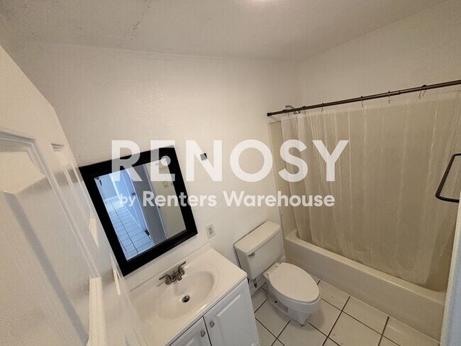 Building Photo - Modern, Solar Energy, 2-Bedroom detached Casita!