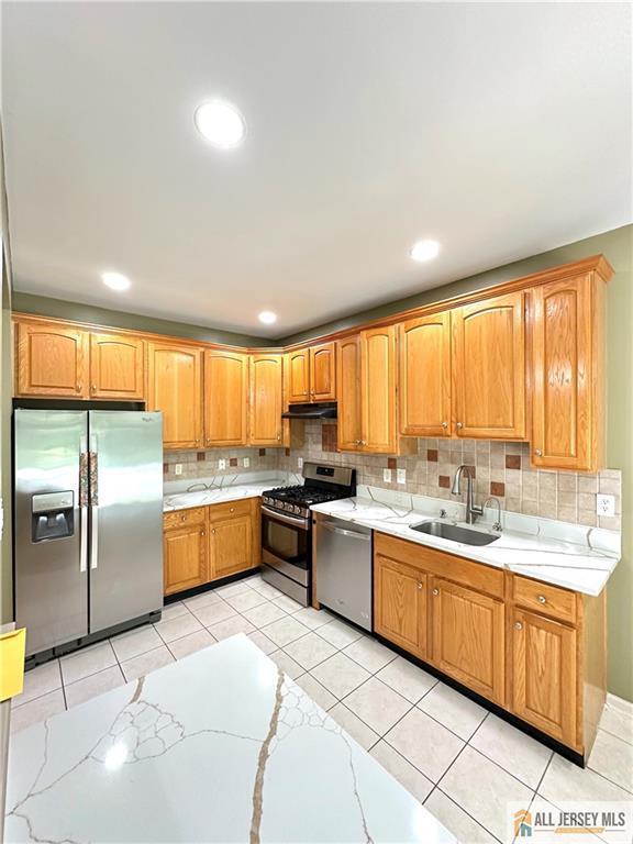 Building Photo - 1905 Dahlia Cir