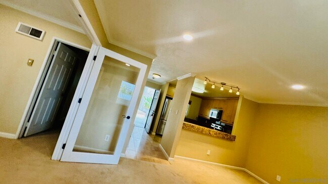 Building Photo - 7425 Charmant Dr