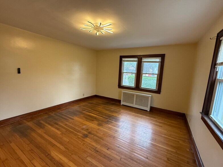 Building Photo - 26 Plainfield Ave