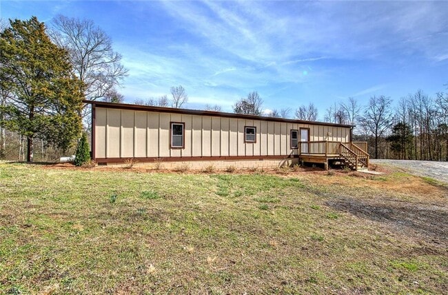 Building Photo - 838 Spring Place Rd NE