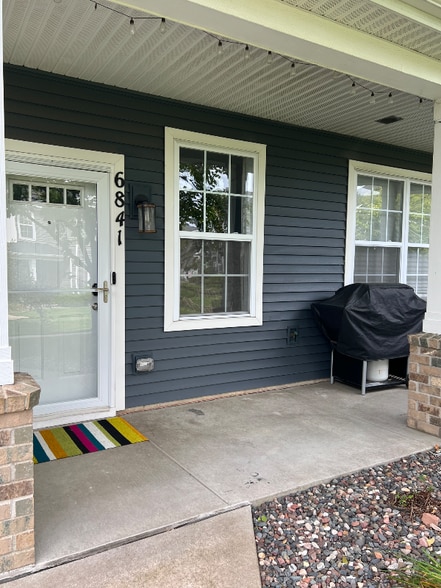 Building Photo - 6841 Narcissus Ln N