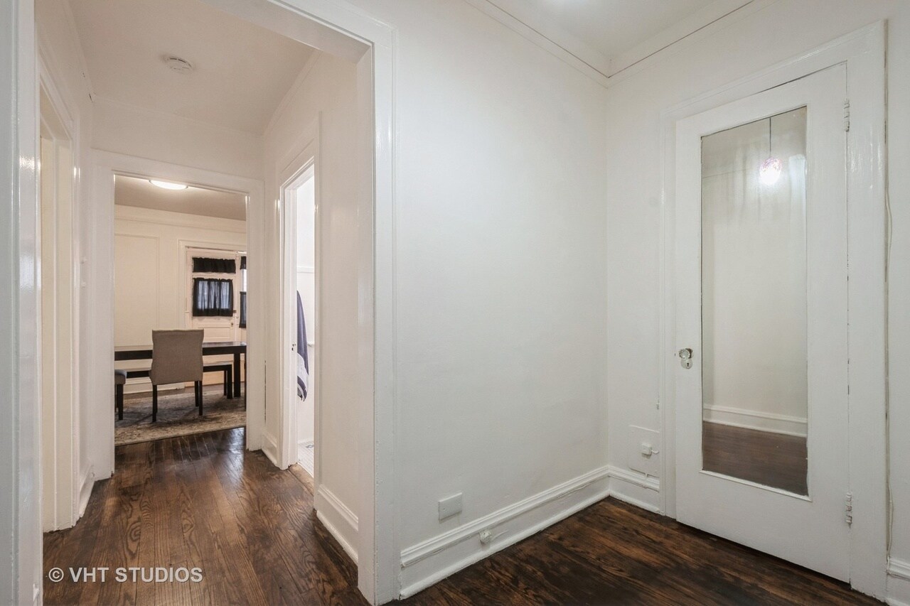Hallway - 6335 N Claremont Ave