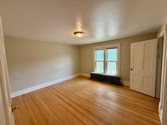 Building Photo - 238 Scott Ave