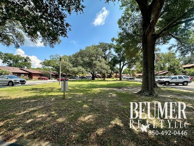 Building Photo - Townhome in SE Pensacola Scenic Hwy locate...
