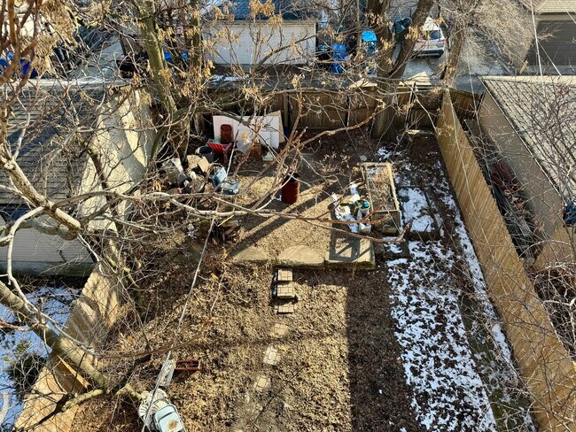 Building Photo - 1331 N Maplewood Ave