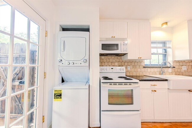 Building Photo - 1505 Woodhead St