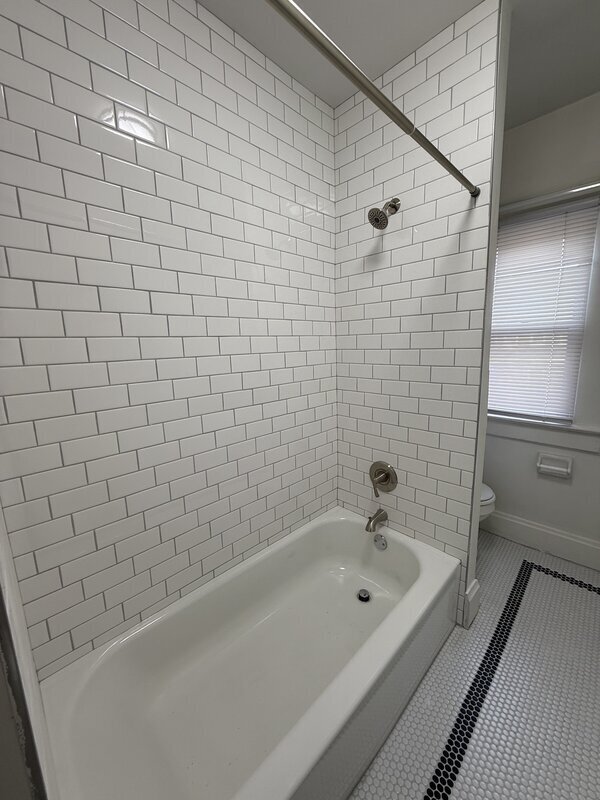 Building Photo - 458 E Sycamore St