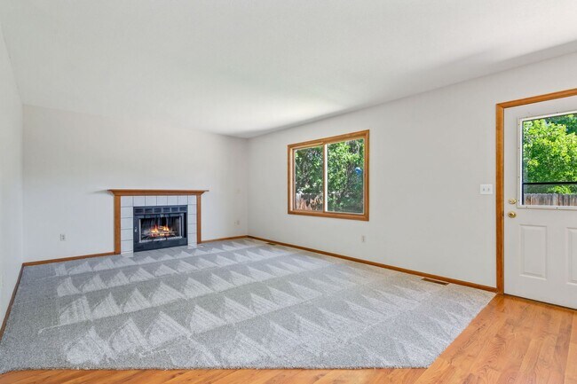 Building Photo - 718 Justice Dr