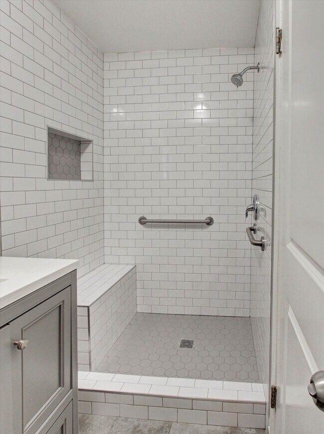 Building Photo - 3 bedrooms, 2 bathrooms house in La Habra