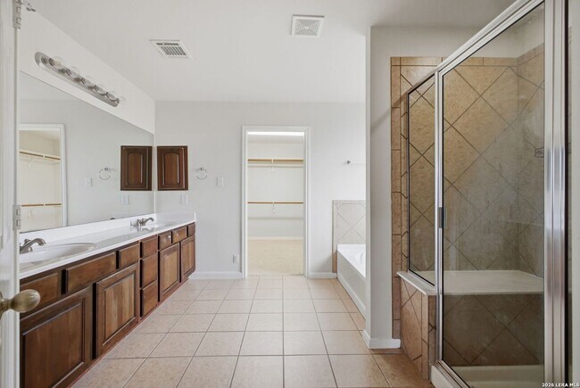 Building Photo - Spacious 5-Bedroom Home for Lease in Desirable Cibolo Location!