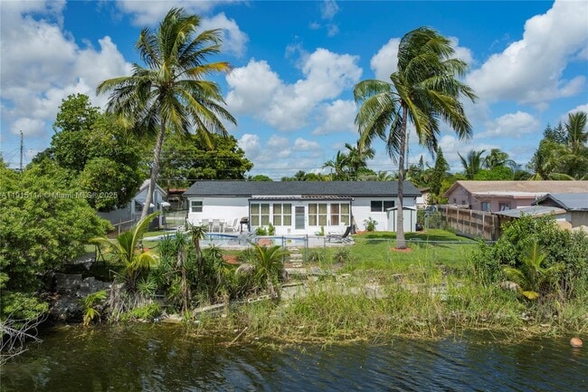 Building Photo - 390 NW 40th St