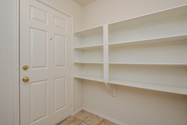 Building Photo - 18326 Thicket Grove Rd