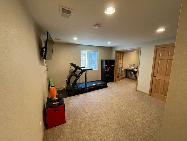 Building Photo - Beautiful Home in Golden Meadows!