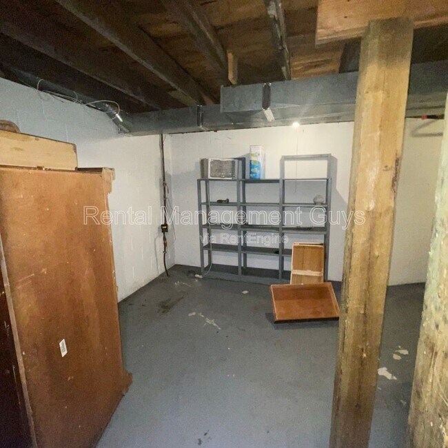 Building Photo - 3319 Longfellow Ave