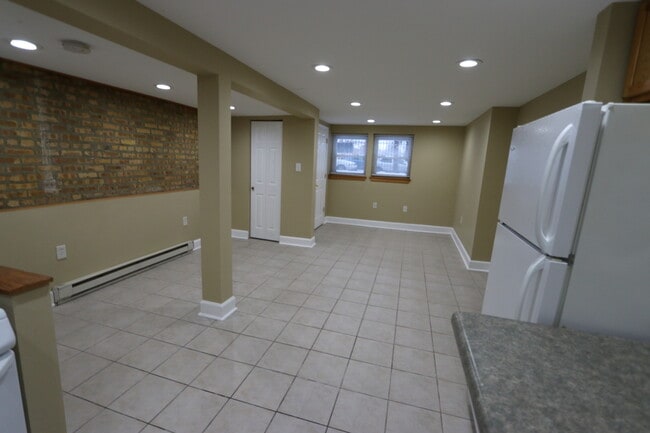 Building Photo - 4457 W Wrightwood Ave