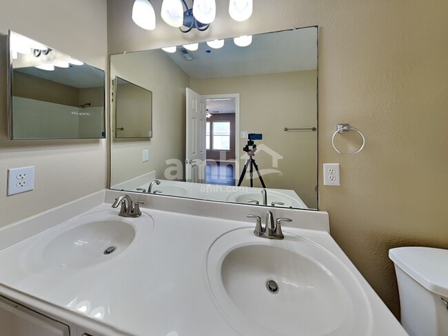 Building Photo - 25118 Auburn Terrace Dr