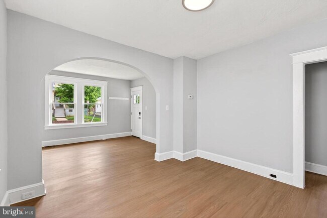 Building Photo - 29 W Elm Ave