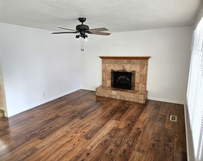 Building Photo - 4575 Balsam Ave