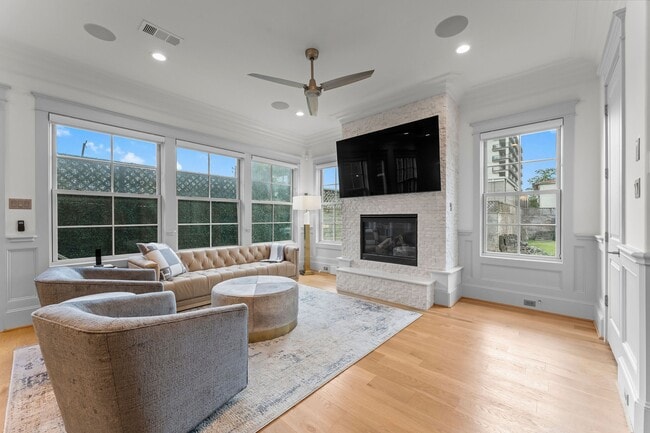 Building Photo - 426 Marshall St