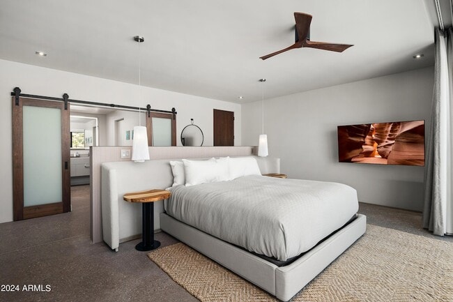 Building Photo - 15212 N Sandy Blf Rd