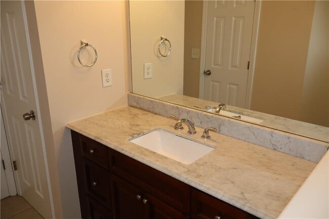 Building Photo - 176 Rivergate Ct