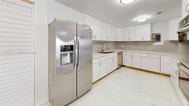 Building Photo - 1800 NE 114th St