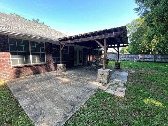 Building Photo - 1424 Roebling Tr