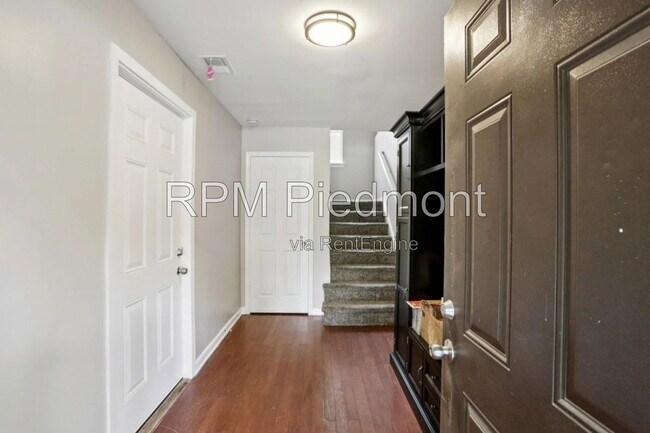 Building Photo - 751 Prince Pl NW