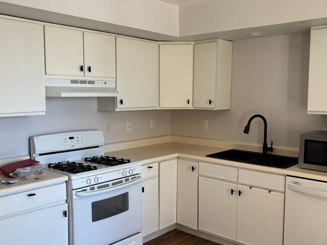 Building Photo - Charming 2 Bed, 2 Bath Home in Rio Rancho