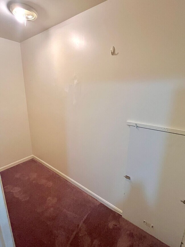 Building Photo - Cully 3 Bedroom Townhome with Hardwoods, Completely Updated, Fully Fenced Yard