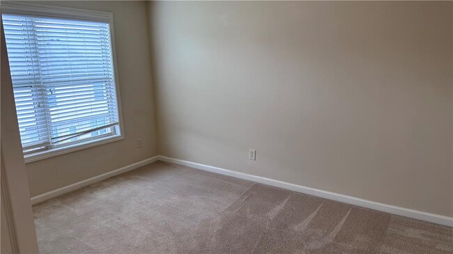 Building Photo - 283 Oakland Hills Way